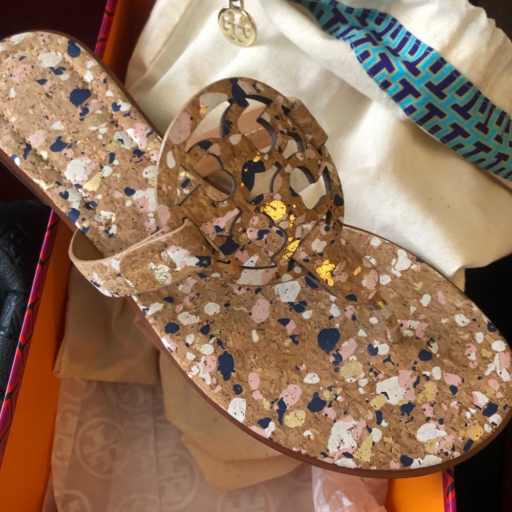 Slightly worn Tory Burch sandals 8.5